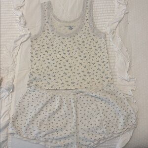 Brandy Melville Blue and White Floral Pajama Set